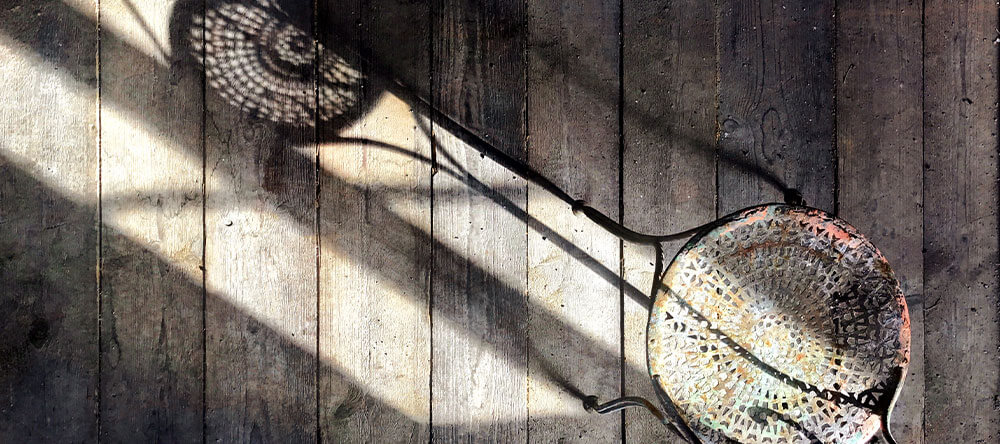 piso de madera con sombras
